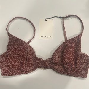Acacia Manhattan top